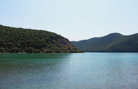 озеро абрау