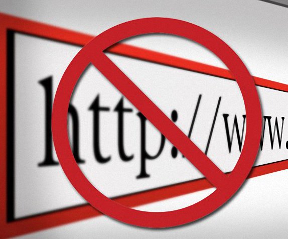 Экстремистские сайты закрывают без решения суда