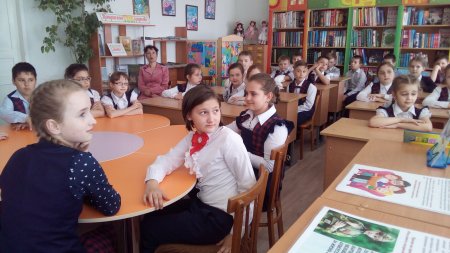 Учащиеся 3"Б" класса СОШ №38 в Абинской детской библиотеке - филиал №1