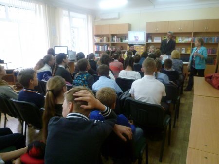 Преподаватель истории Пономарев В.П., рассказывает историю праздника "День славянской письменности", а также жизнь и деяния святых апостолов