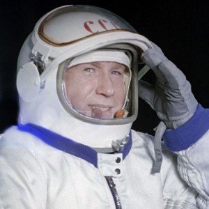 18 марта 1965 года советский космонавт Алексей Архипович Леонов впервые в истории совершил выход в открытый космос.